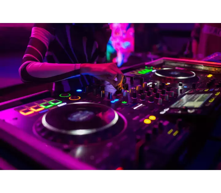Seasoned DJ for Rent - Julia